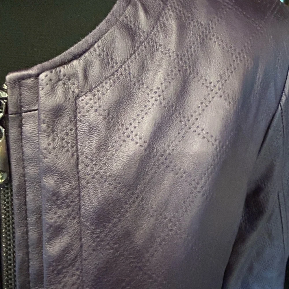 Ellen Tracy jacket zip front. Purple size medium. faux leather - Picture 8 of 11